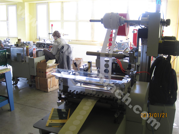 Adhesive Sticker DOT Die Cutting Machine with Punching Equipment