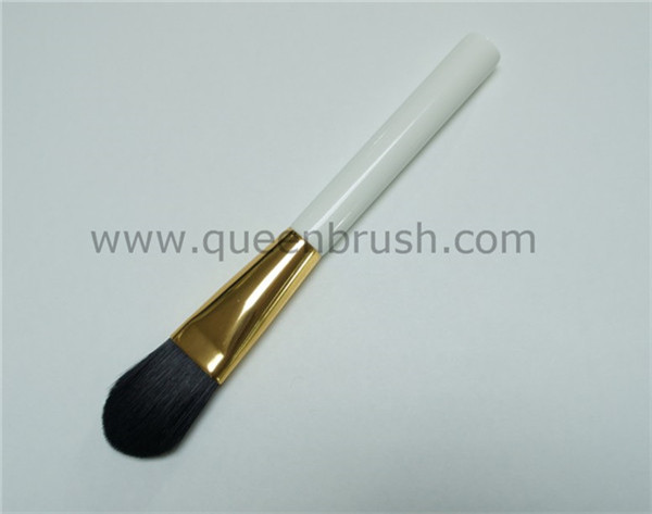 Custom Logo White Wood Handle Foundation Brush