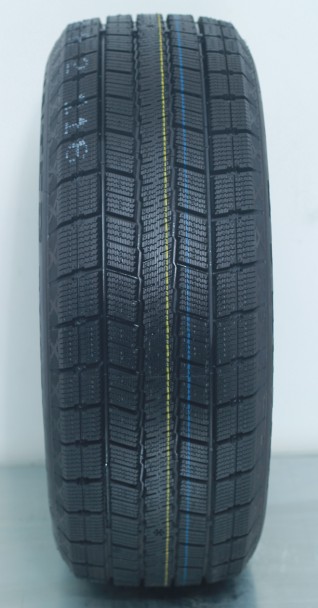 EU Label Available Winter Tyre, PCR Tyre, Snow Tyre (215/65R16)