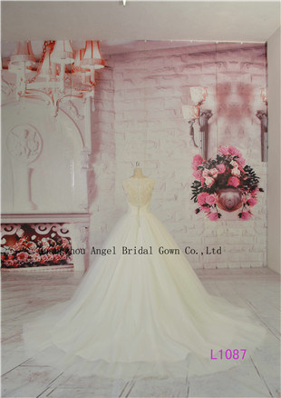 Bateau Neck Chapel Train Bridal Gown Fancy Ruffle Layered