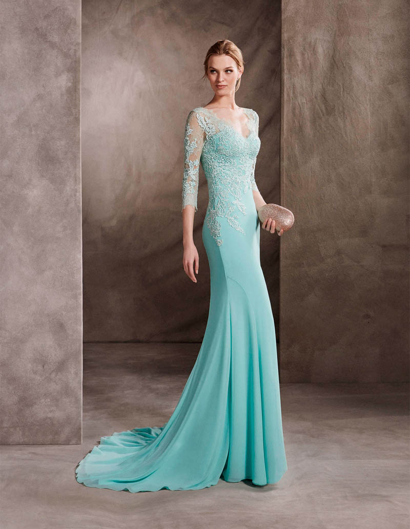 Guipure Decorate The Bodice Mermaid Dress with a Train and V-Neckline in Light Gauze