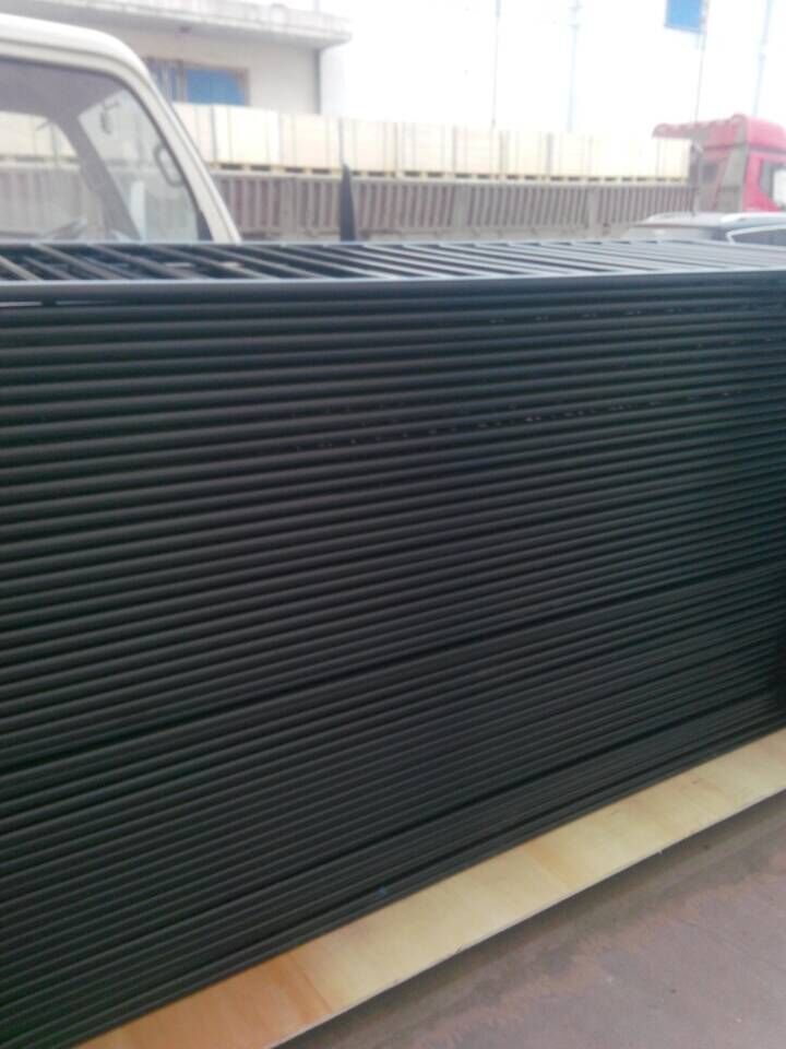 Galvanized/PVC Coated Road Crowed Control Barrier / Temporary Fence Barrier (XM-30)