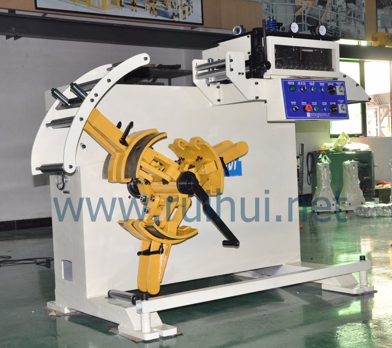 Uncoiling Straightening Machine is Used on The Roller Seat Lifting Design