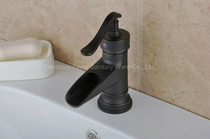 Short Body Black Teapot Waterfall Brass Bathroom Basin Faucet (Q14607B)