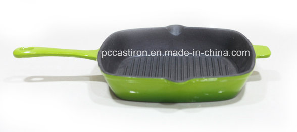 China Cast Iron Frypan with Enamel Finishing in 26cm Dia