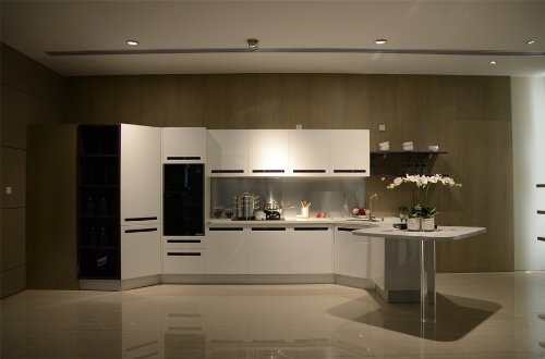 Liner Style High Gloss Lacquer Finish Kitchen Cabinet