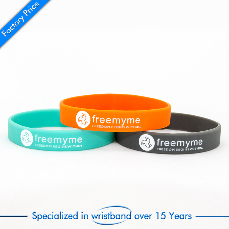 China Wholesale Cheap Silicone Bracelet or Wristband with Customized Logo