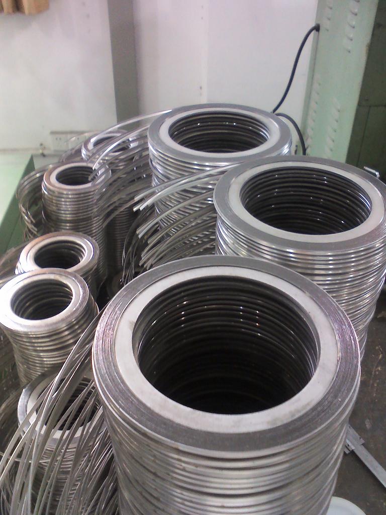 Spiral Wound Gaskets with Inner and Outer Ring