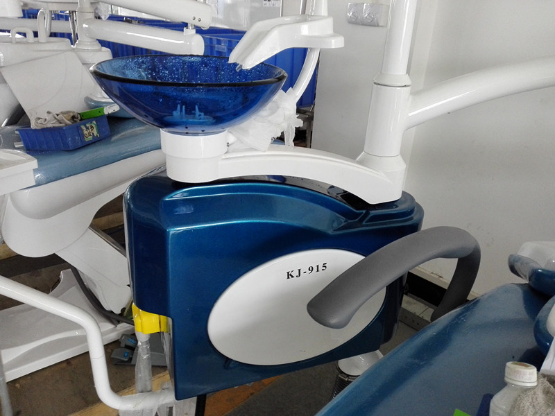 Hot Selling High Quality Ce Approved Dental Unit with LED Sensor Light Lamp