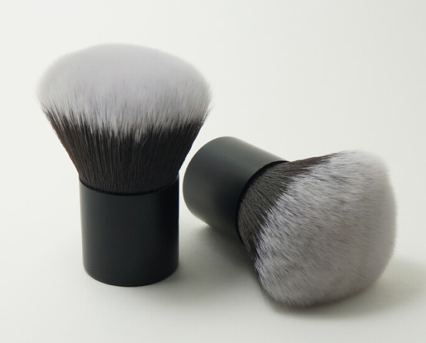 White Tip Synthetic Hair Kabuki Brush