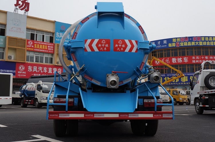 Dongfeng 4*2 Fecal Suction Trucks 180HP