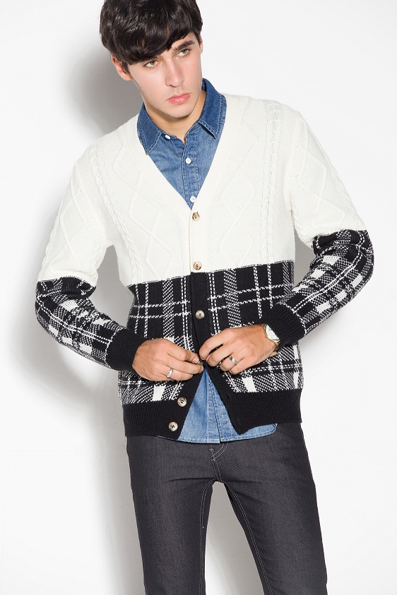 Whosale V Neck Knitted Men Cardigan with Button