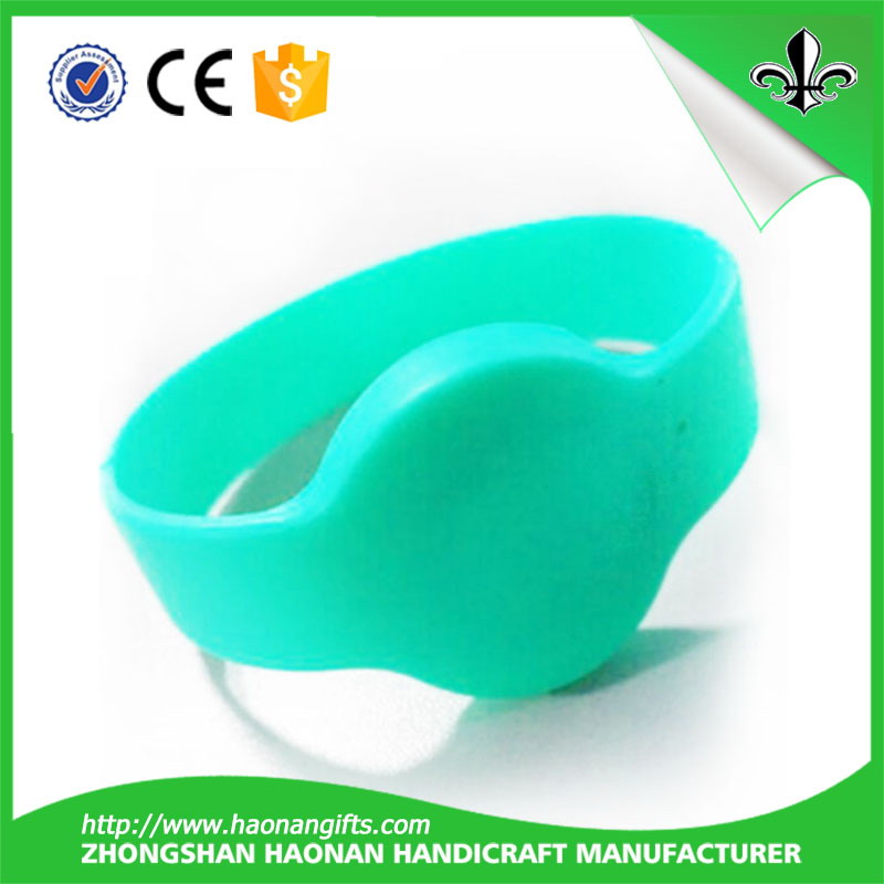 Colorful Silicone Wristband with Logo Embossed or Color Filled