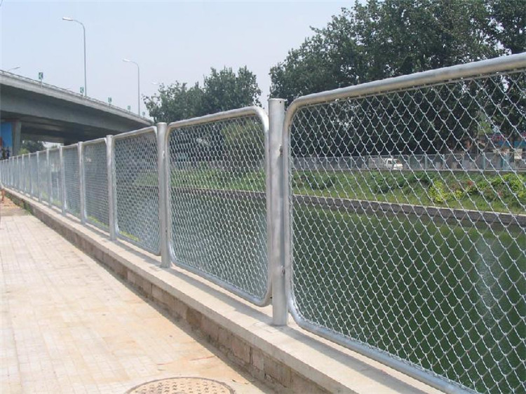 Chain Link Fence/Diamond Fence Made in China with Best High Quality