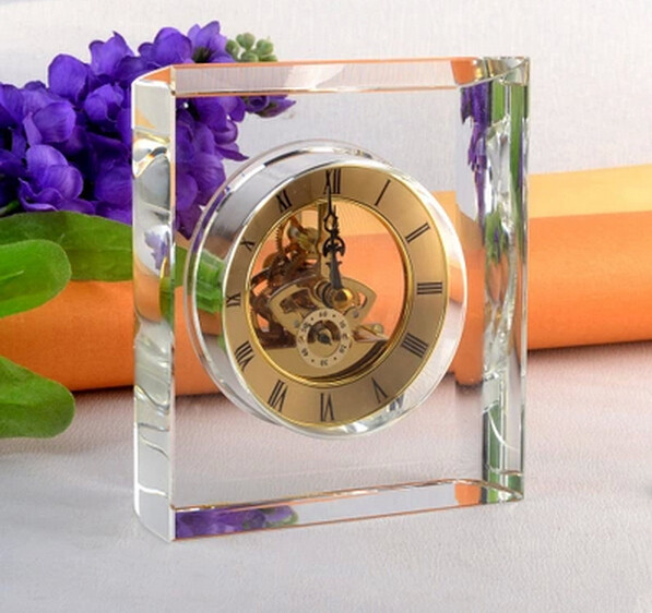 New Arrival Heart Shaped Wedding Favor Crystal Clock