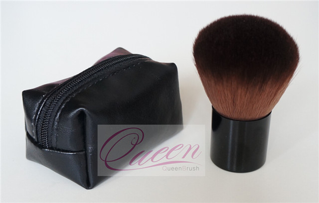 Synthetic Black 30mm Diameter Kabuki Brush with Pouch