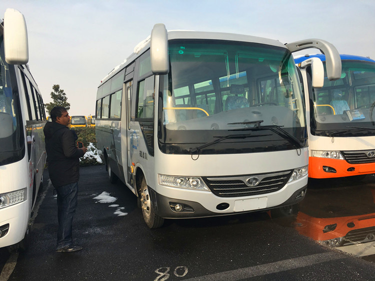 7.2m Diesel Passenger Bus with 30 Seats for Sale