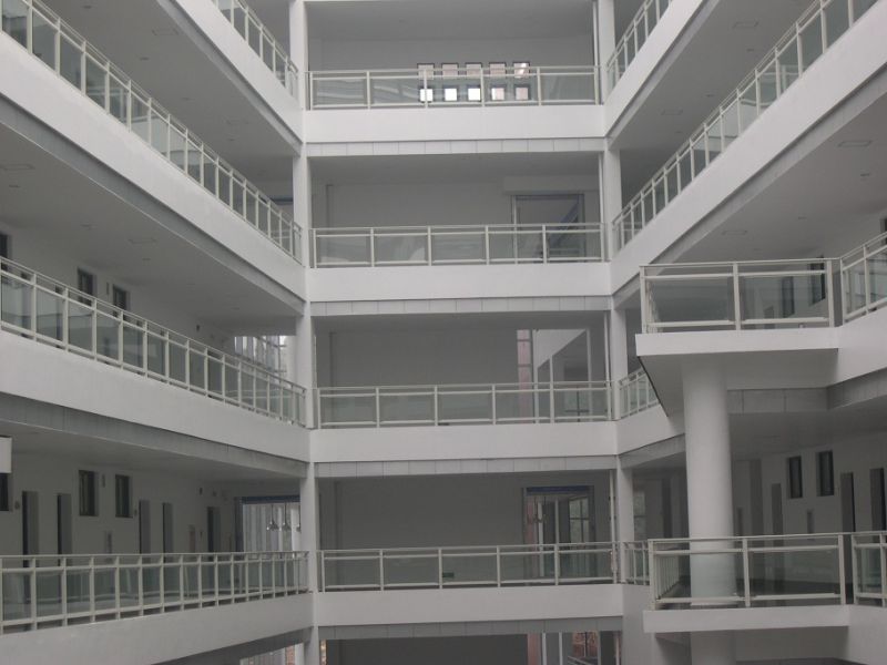 New Aluminium Handrail Glass Balustrade Balcony Railing Designs of Glass Railing