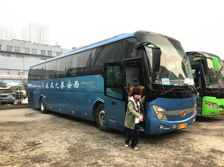 12m 60 Seats Passenger Bus with Weichai 336HP Rear Engine