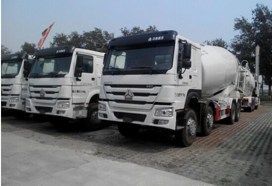 Sinotruck HOWO 9m3 Concrete Mixer Truck