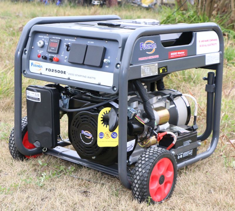 Genset Dengan Warna Merah Mengkilap Cantik Ini Mengeluarkan Daya Maksimum 2500 Watt