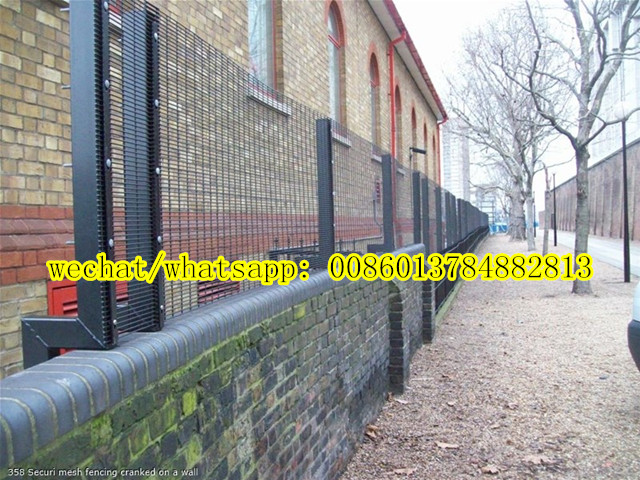 Difficult to Attack Welded Wire Mesh Fence