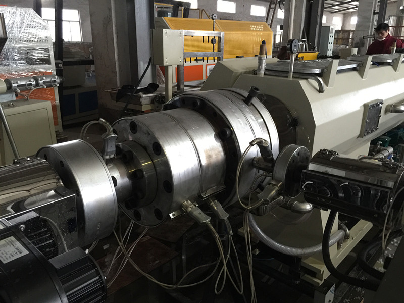 Factory Sell PE Plastic Pipe Extrusion Line