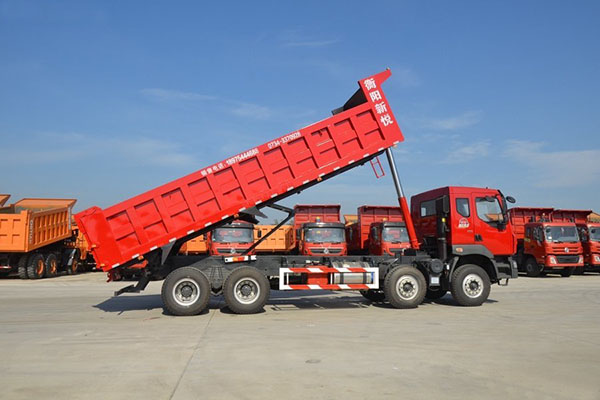 Dongfeng Dump Truck with Cummins Engine