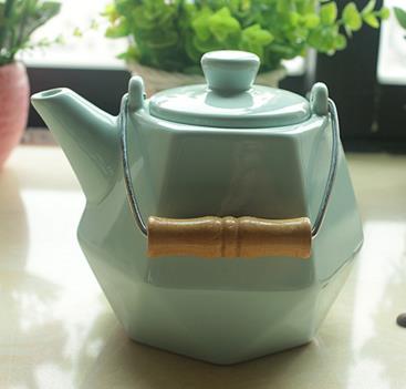 600ml Calssical Ceramic Tea Pot Prime Quality