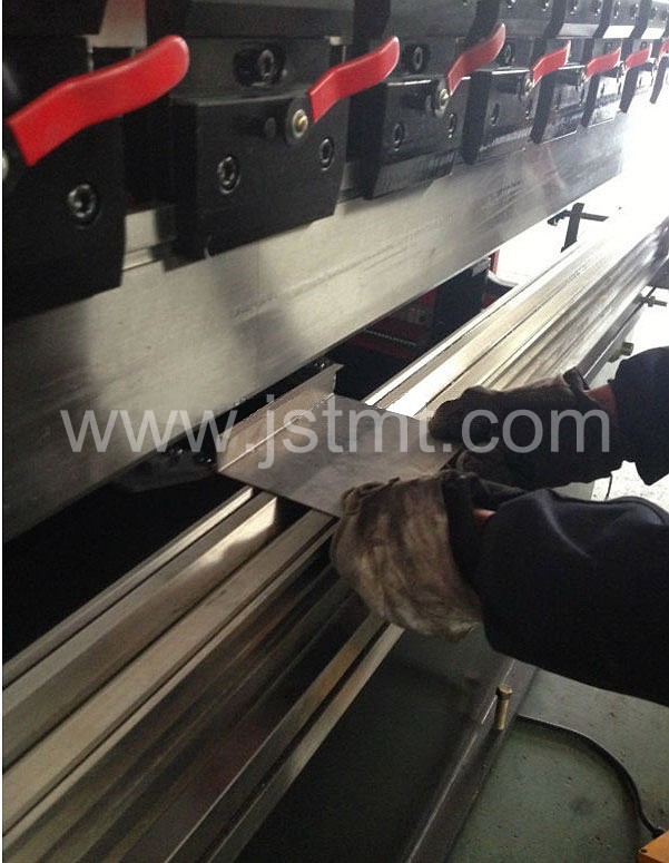 CNC Hydraulic Press Brake, Hydraulic Bending Machine, CNC Press Brake (125T 3200 DA66W 4+1axes)