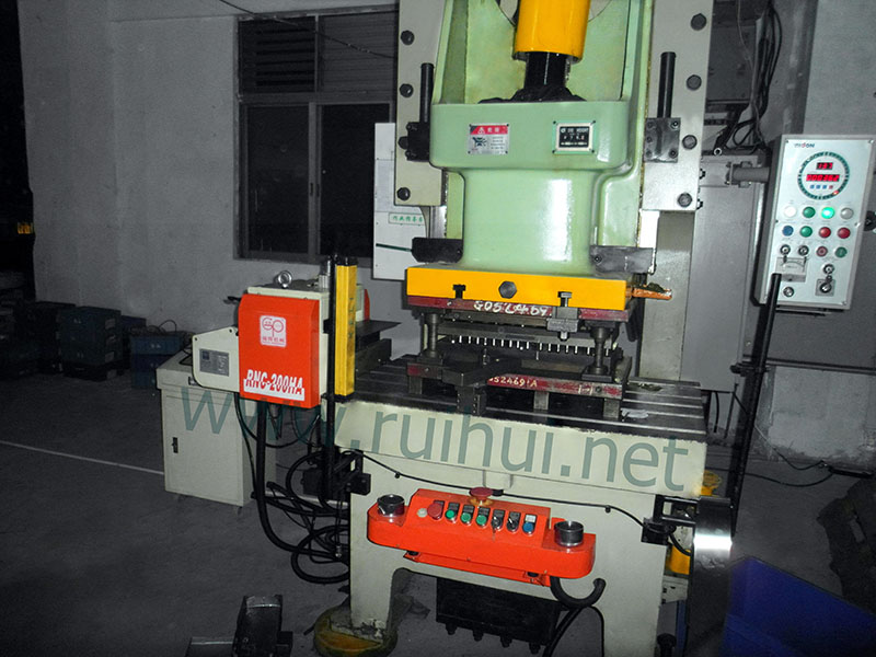 In The Field of Electronics Using Nc Precision Servo Roll Feeder