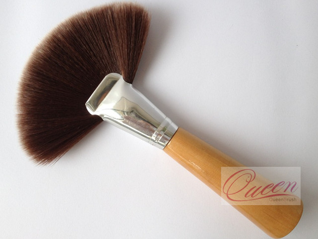 Wooden Handle Sweeper Brush Large Powder Fan Brush