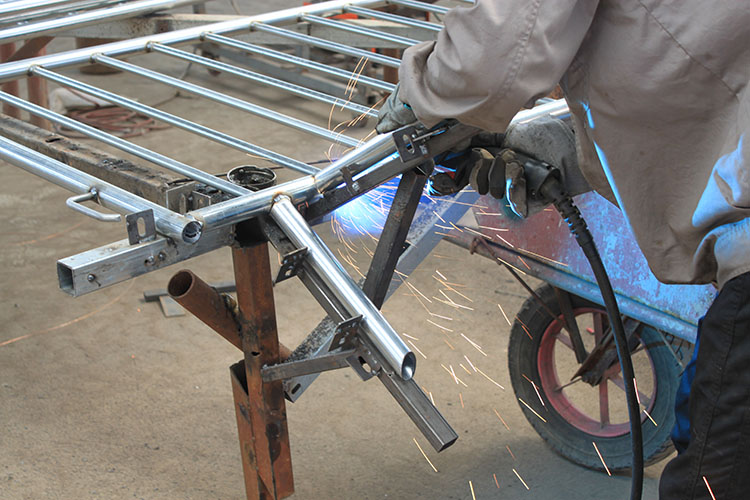 Temporary Traffic Barrier Welding Barrier