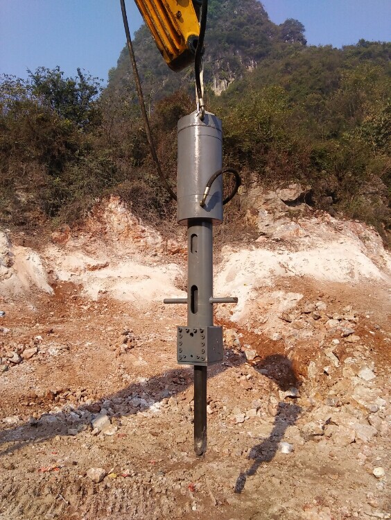 Excavator Using Hydraulic Rock Splitter