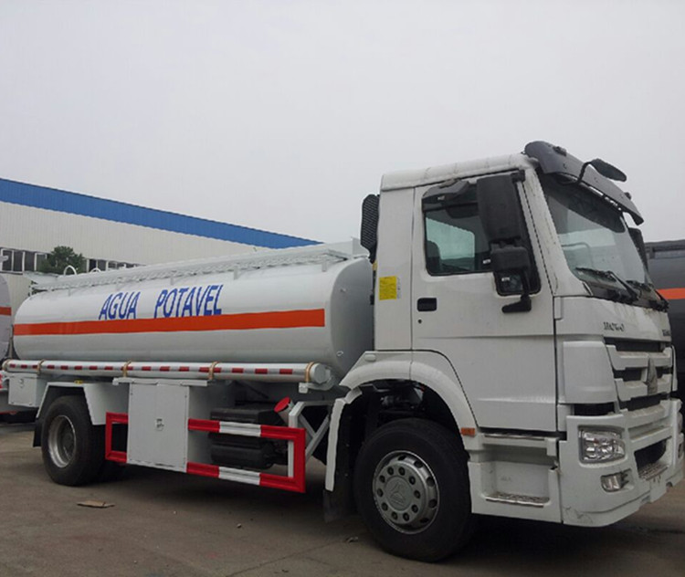 Sinotruck HOWO 6X4 20m3/20000L Capacity Water Tank Truck