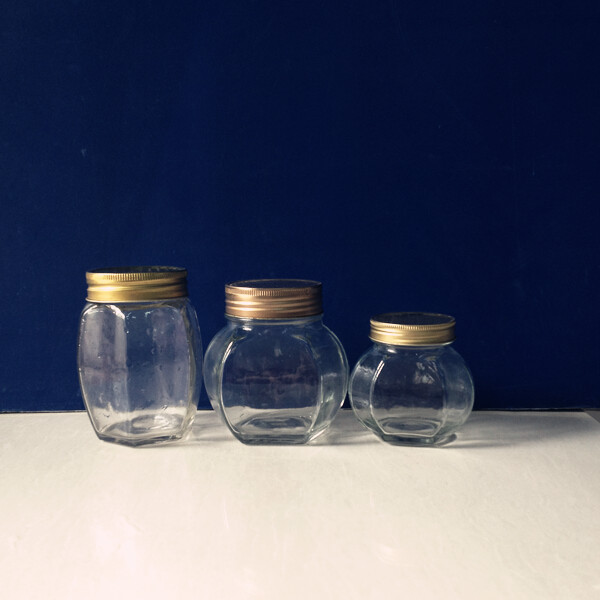 Glass Jar for Honey Pepper Sauce with Golden Tin Cap