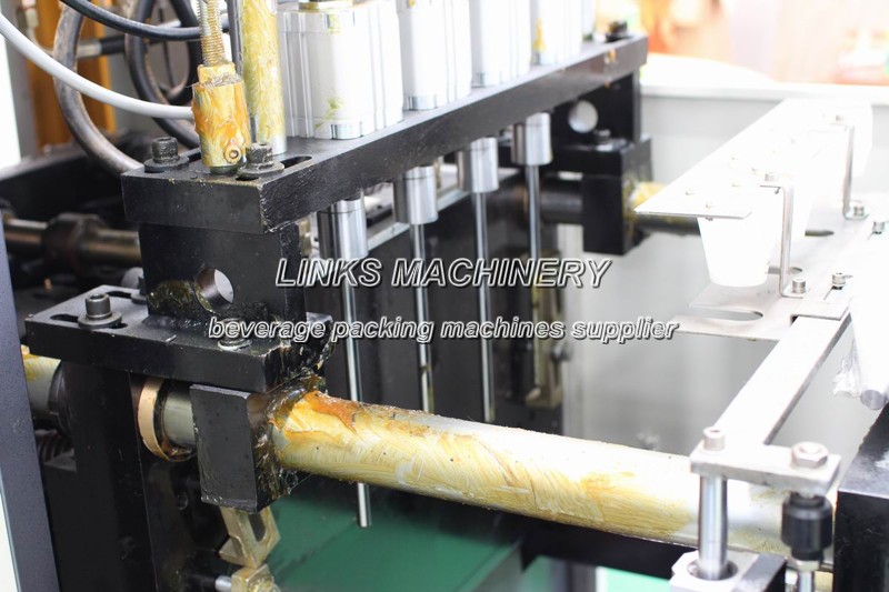 Semi-Auto Pet Bottle Blow Moulding Machine