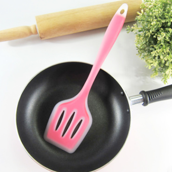 Wholesale Kitchen Utensils BPA Free Durable Transparent Silicone Slotted Turner