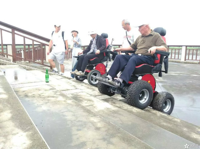 off-Road Climbing Stairs Electric Mobility Scooter for Handicapped