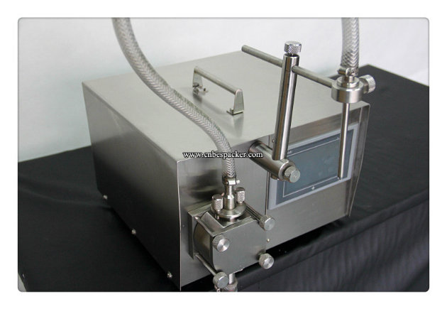 Table Top Drink Water Bottle Filling Machine