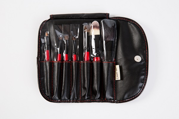 Animal Hair Makeup Brushes Within 7 PCS PU Bag.