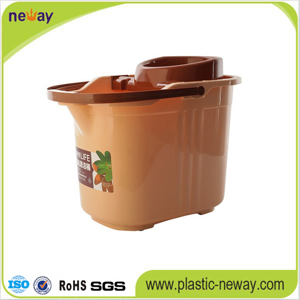 New Design Squeeze Plastic Mop Bucket with Wringer