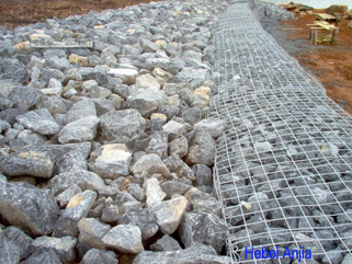 Low Price Black Iron Wire Hexagonal Gabion Box with (CE and SGS)