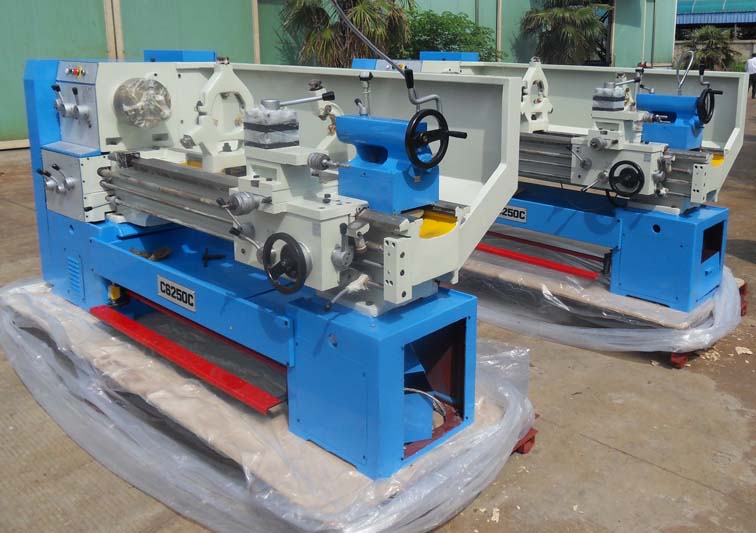 Spindle Bore 52 mm Centre Length 750mm, 1000mm, 1500mm 2000mm Lathe Machine