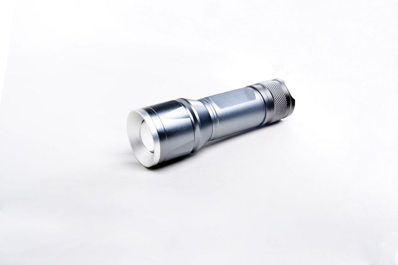 5W Adjustable Zoomable LED Flashlight with CREE Xpg LED