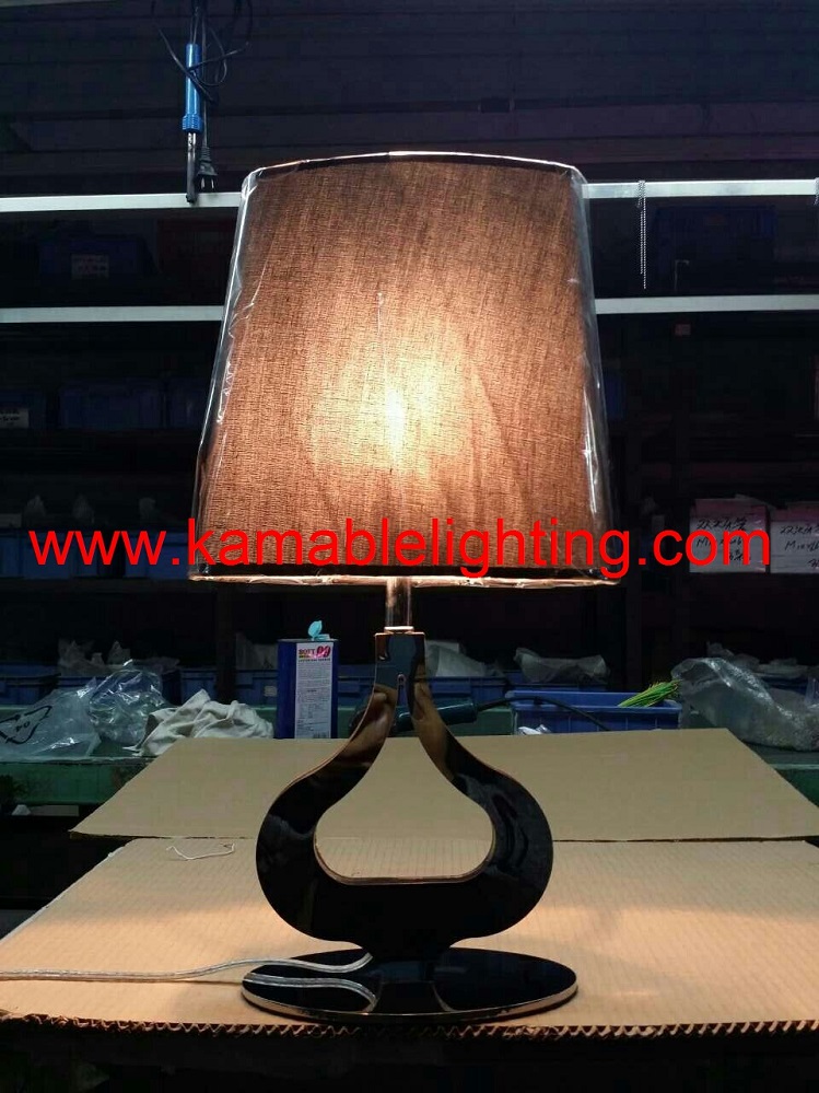 High Quality Modern Lighting Desk with Black Lampshade