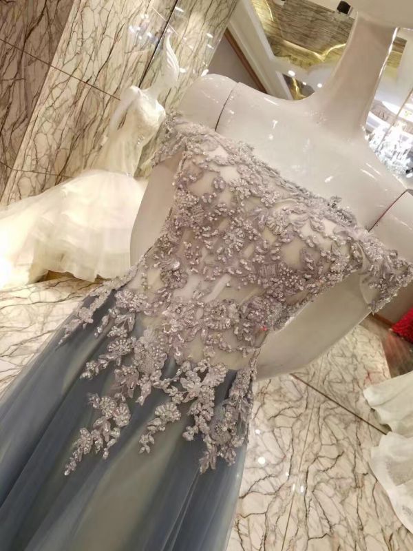 Kebaya New Design Fitting Wedding Dress