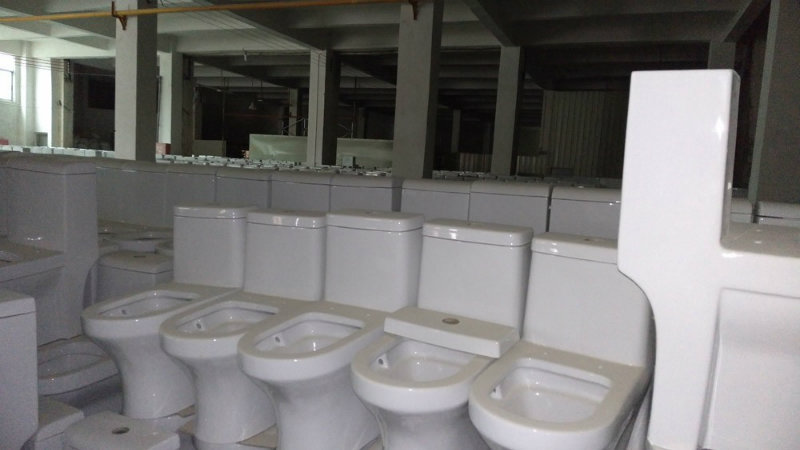 Bathroom Water Less Toilet Porcelain Sanitary Ware One Piece Water Closet