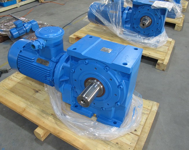 Boneng Right Angle Helical Worm Gearbox (BN-S02)