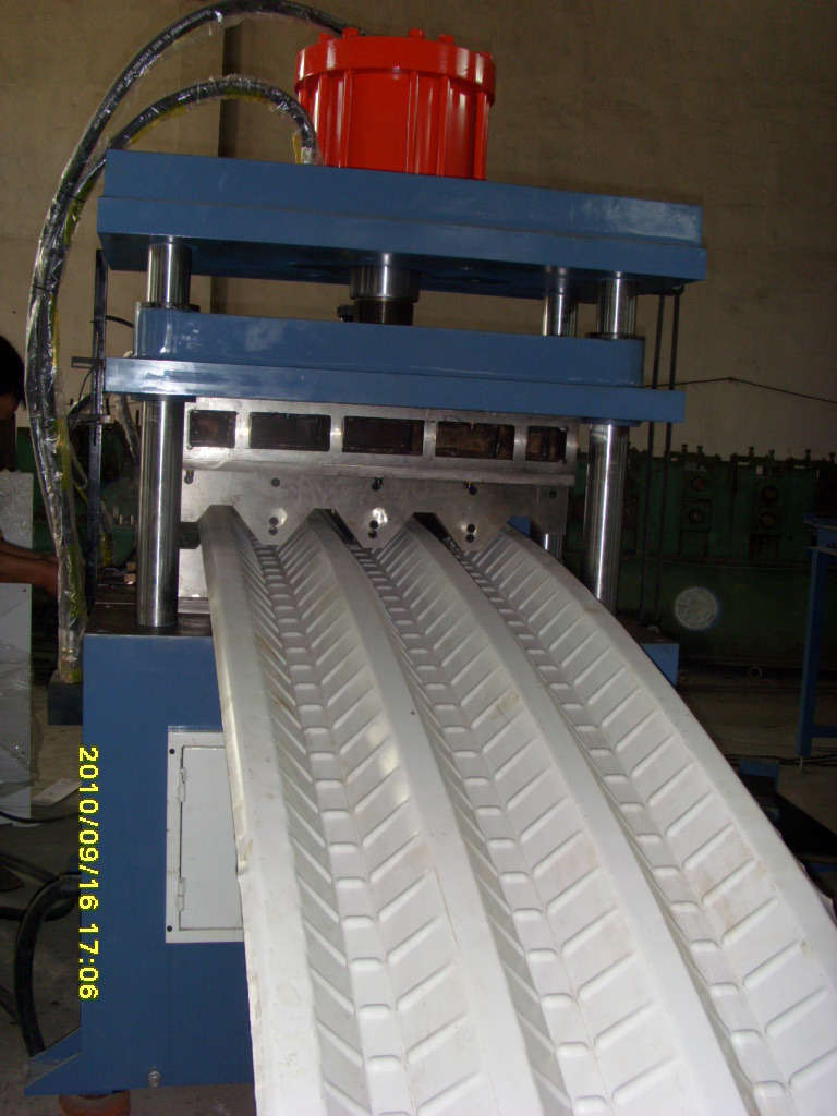 Wall/Roof Panel Forming Machine